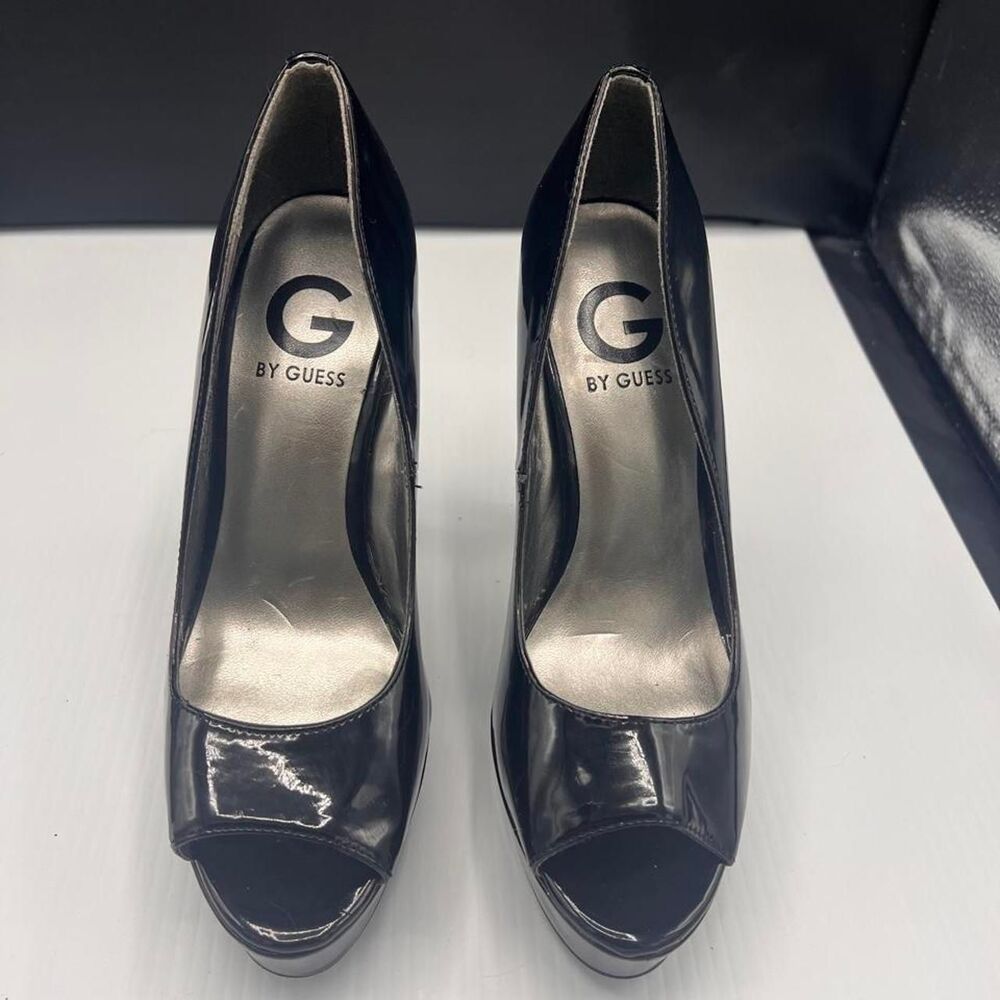 Guess Women's Black and Navy Courts